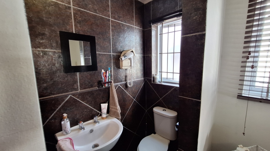 3 Bedroom Property for Sale in Velddrif Western Cape